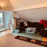 Family-friendly & Stunning Views Apartamento Praga
